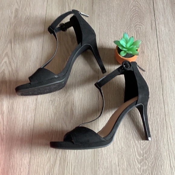 Kelly & Katie Conradd 8M New - Picture 10 of 15